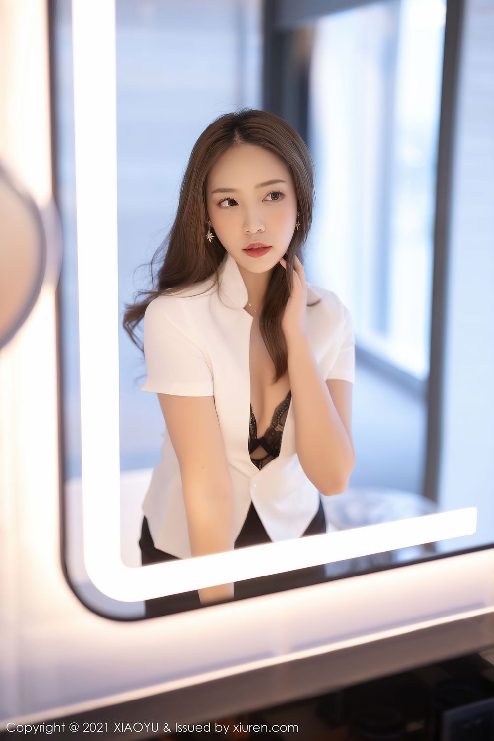 美女模特郑颖姗Bev - 白衬衫+黑短裙OL系列写真