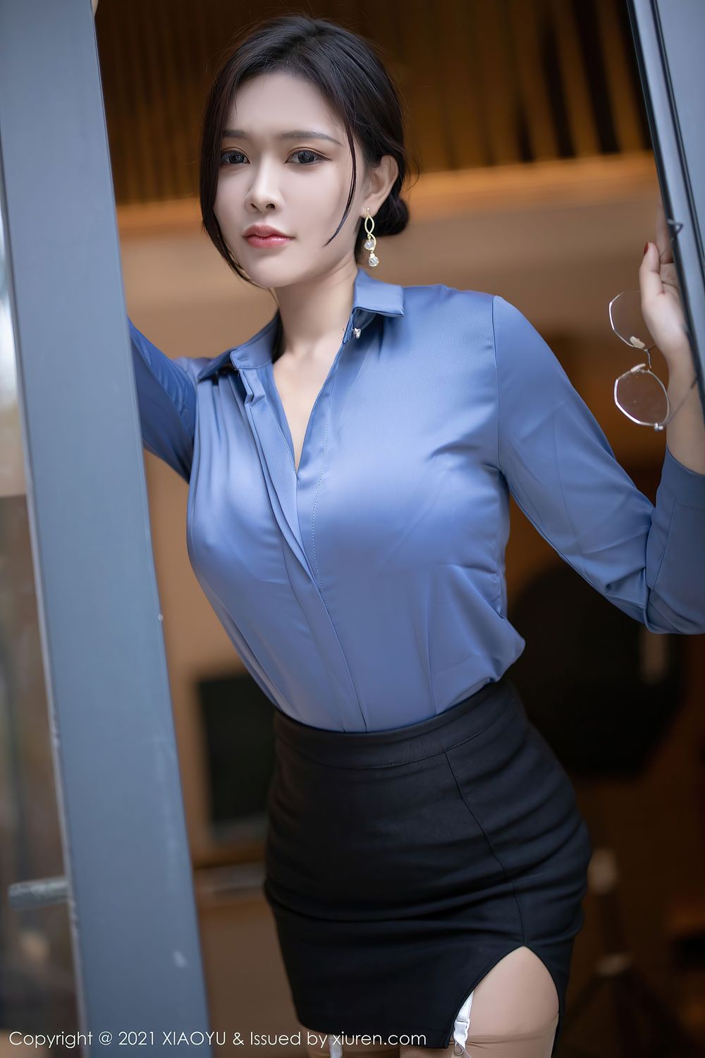 美女模特小娜比 - 眼镜OL+秘书制服系列写真