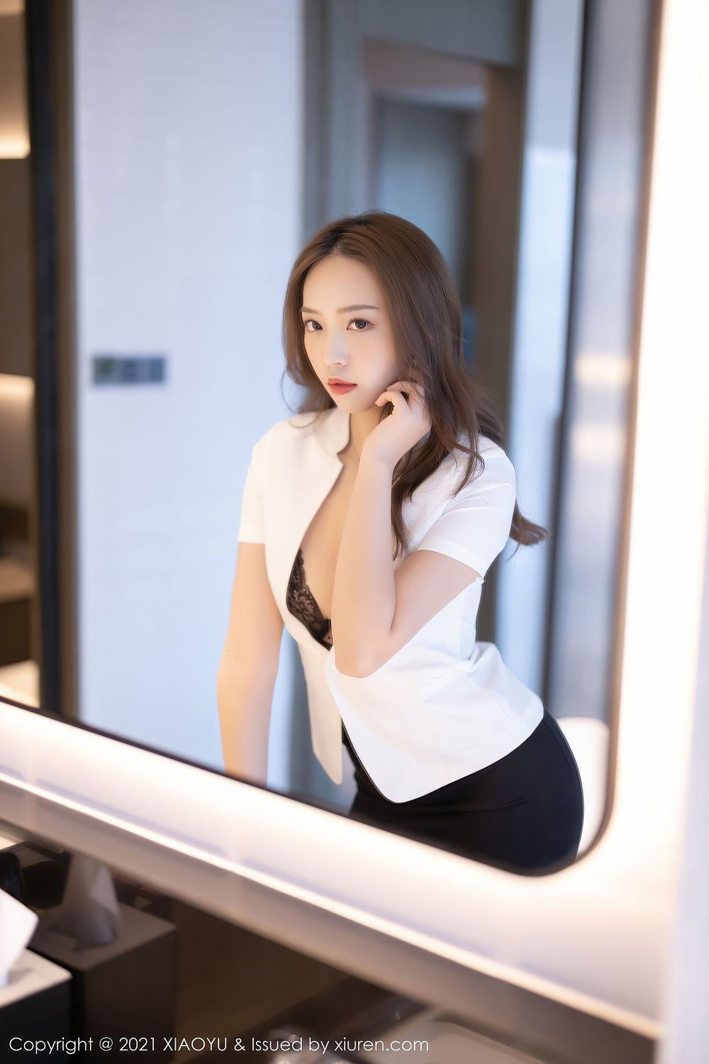 美女模特郑颖姗Bev - 白衬衫+黑短裙OL系列写真