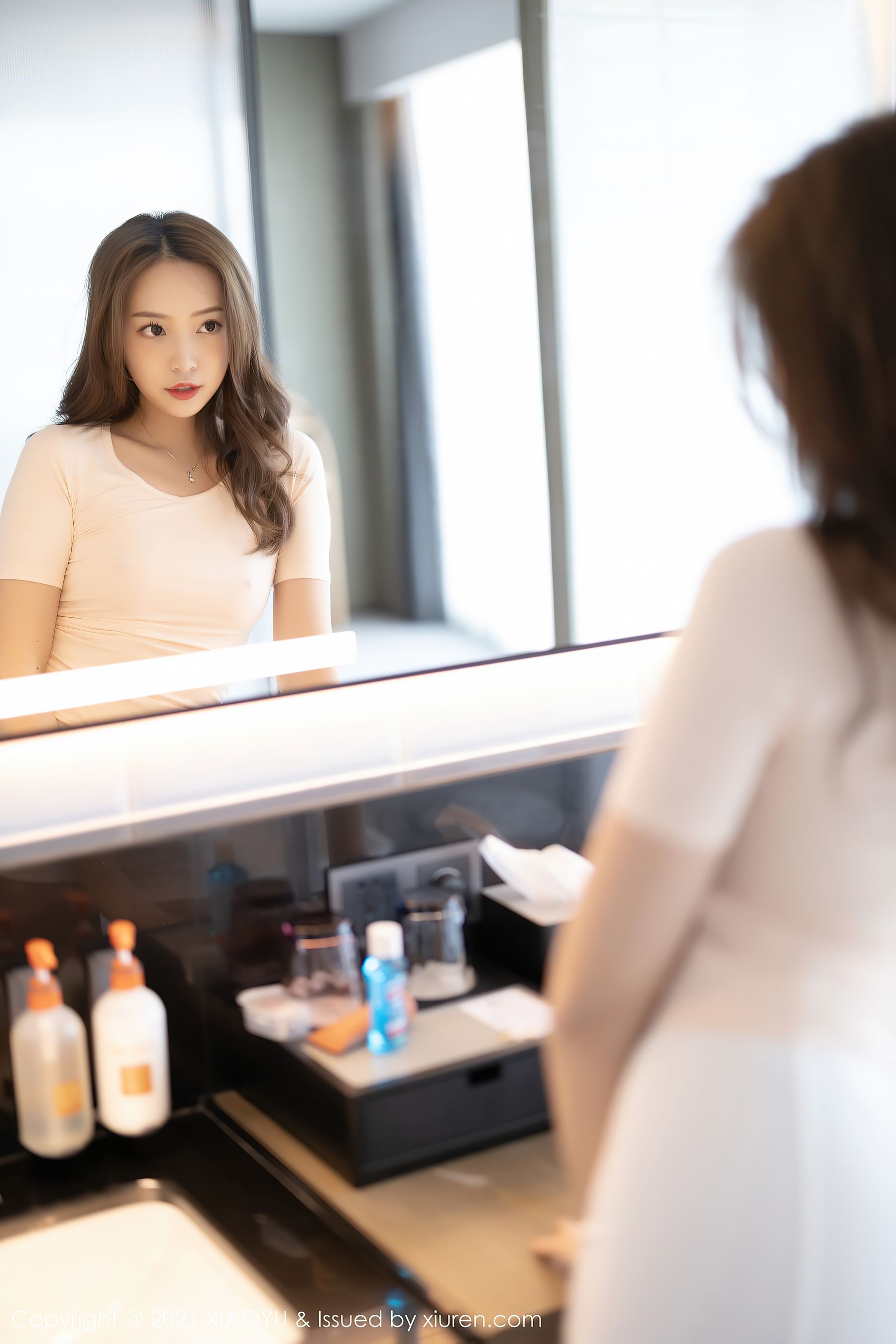 美女模特郑颖姗Bev - 诱人美臀与丝袜美腿性感写真