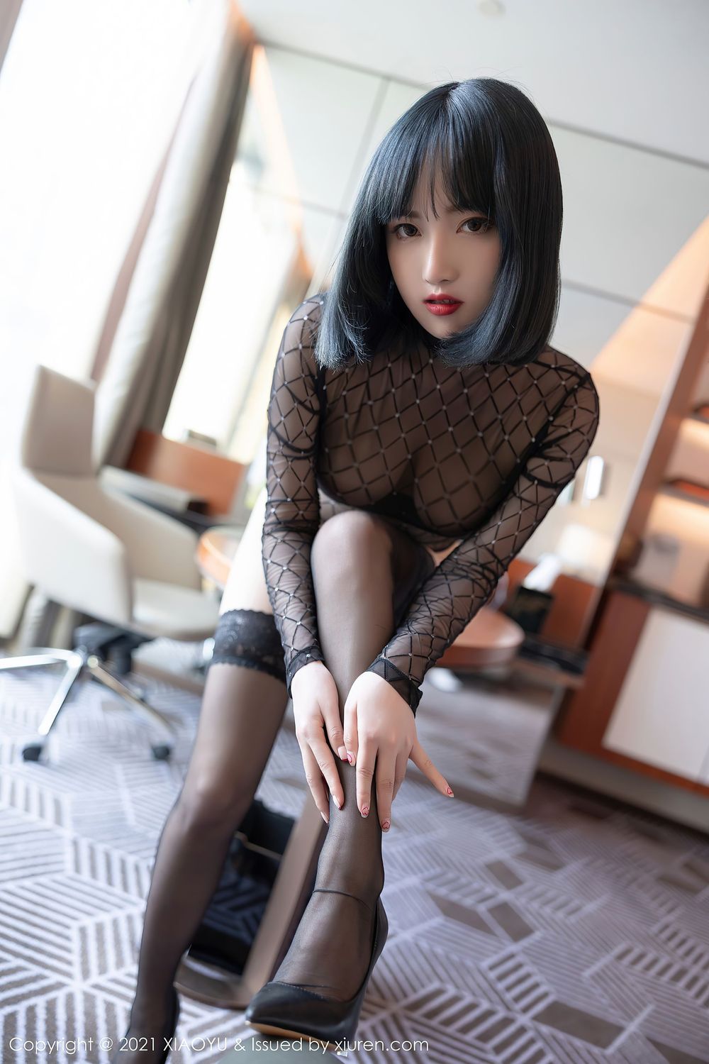 美女模特豆瓣酱 - 黑丝美腿+情趣服饰性感写真
