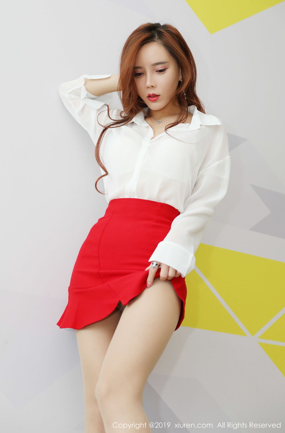 美女模特艾小青 - 白衬衫+红短裙系列性感写真