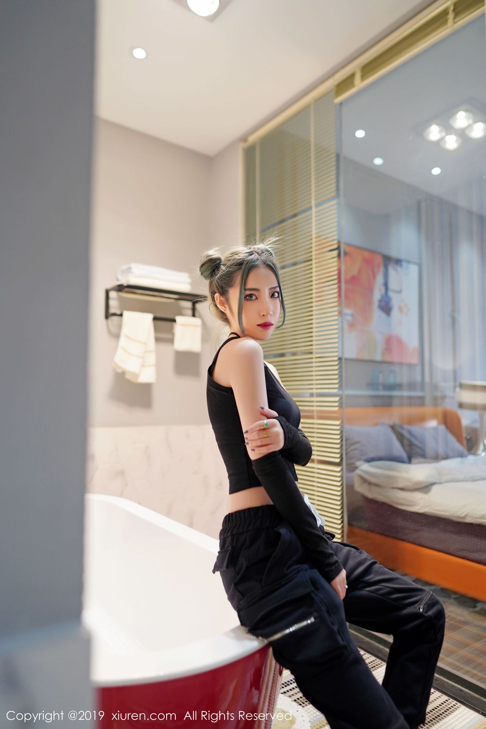 美女模特贾诗晗 - 修长美腿+小蛮腰系列性感写真