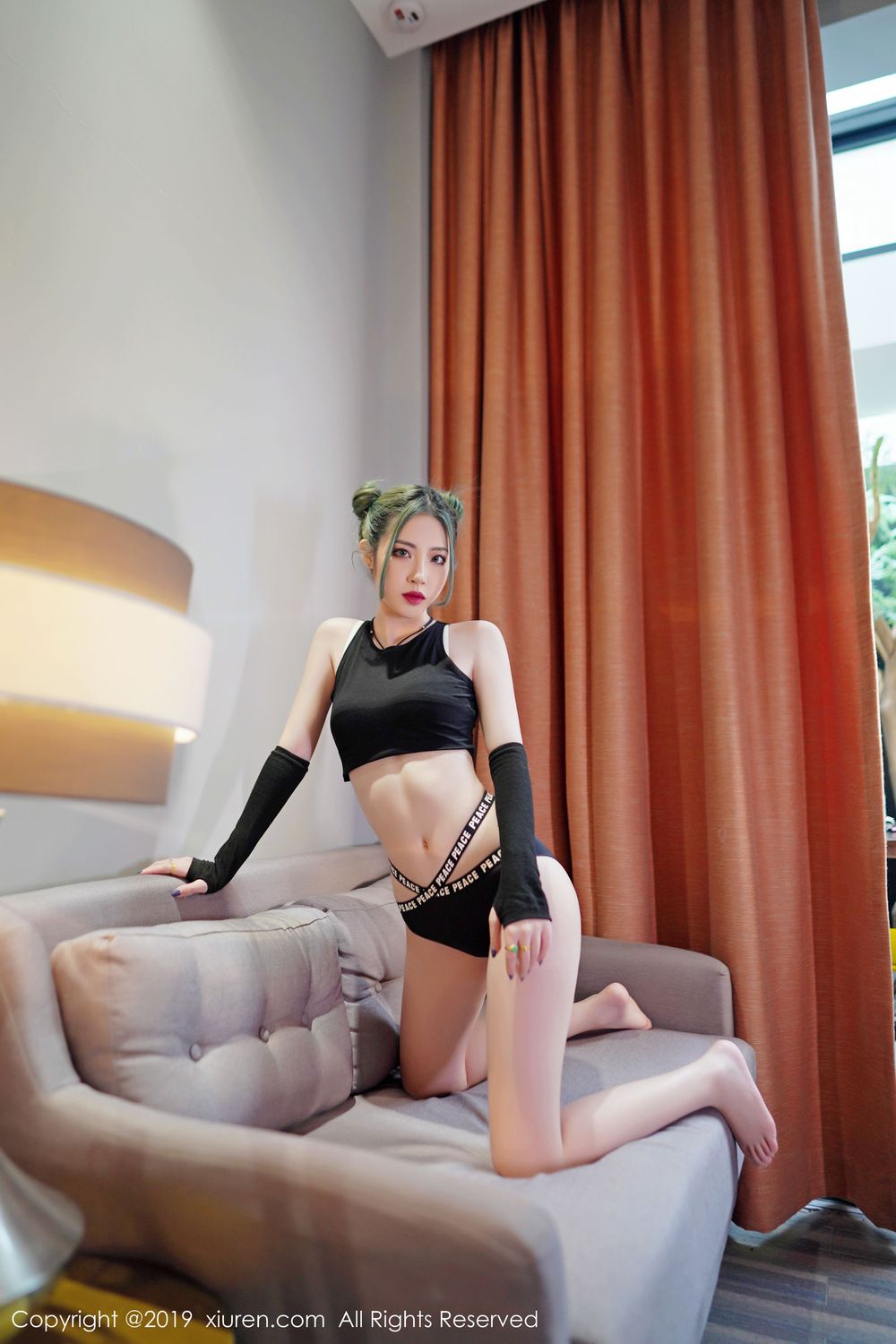 美女模特贾诗晗 - 修长美腿+小蛮腰系列性感写真