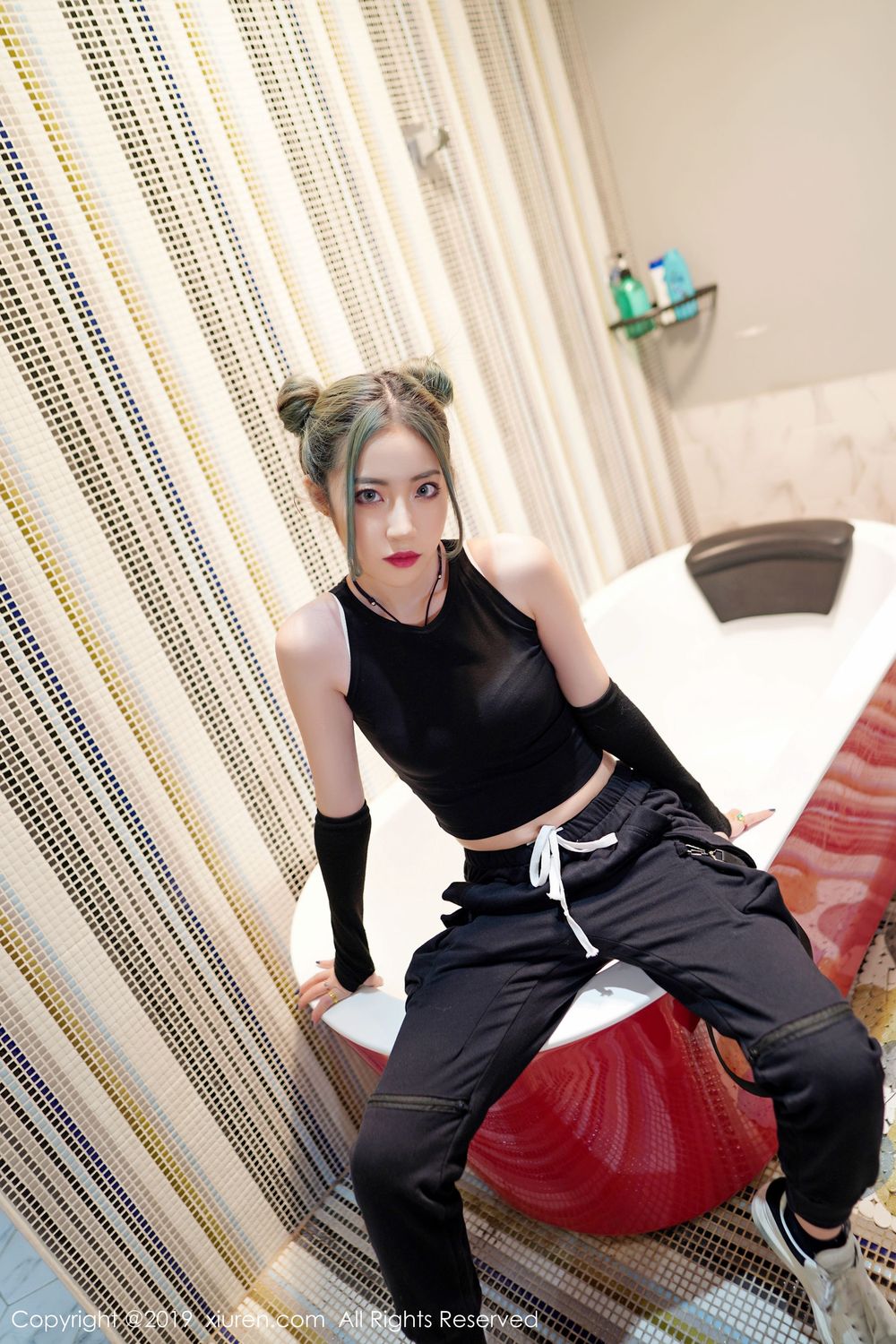 美女模特贾诗晗 - 修长美腿+小蛮腰系列性感写真