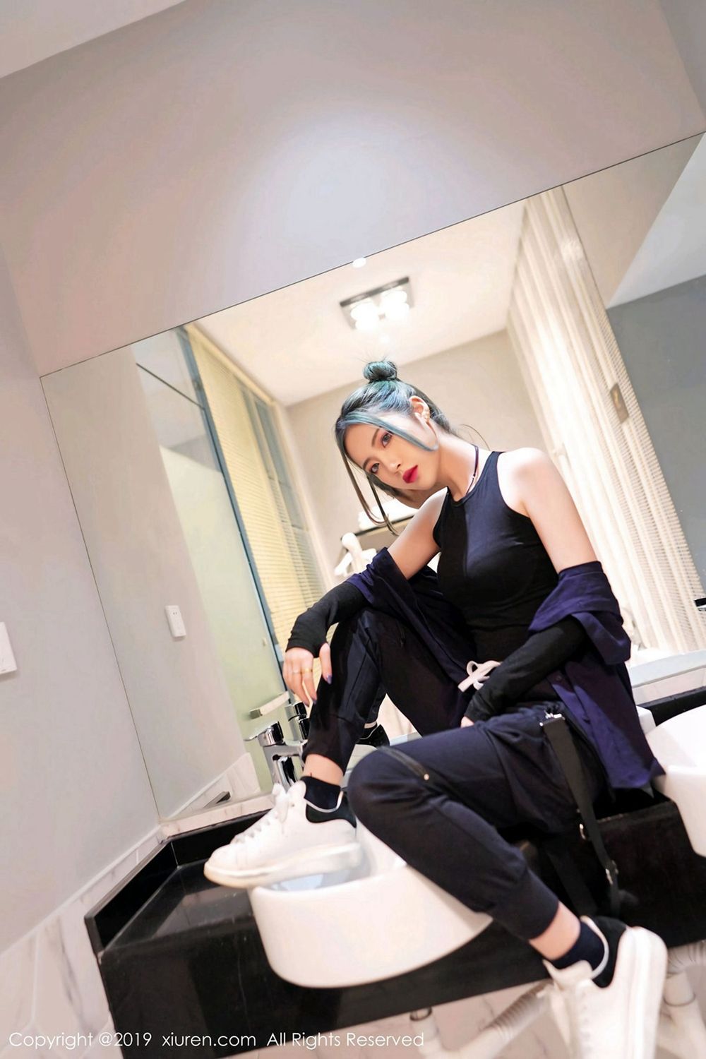 新人模特贾诗晗 - 清秀容颜+曼妙身材性感写真