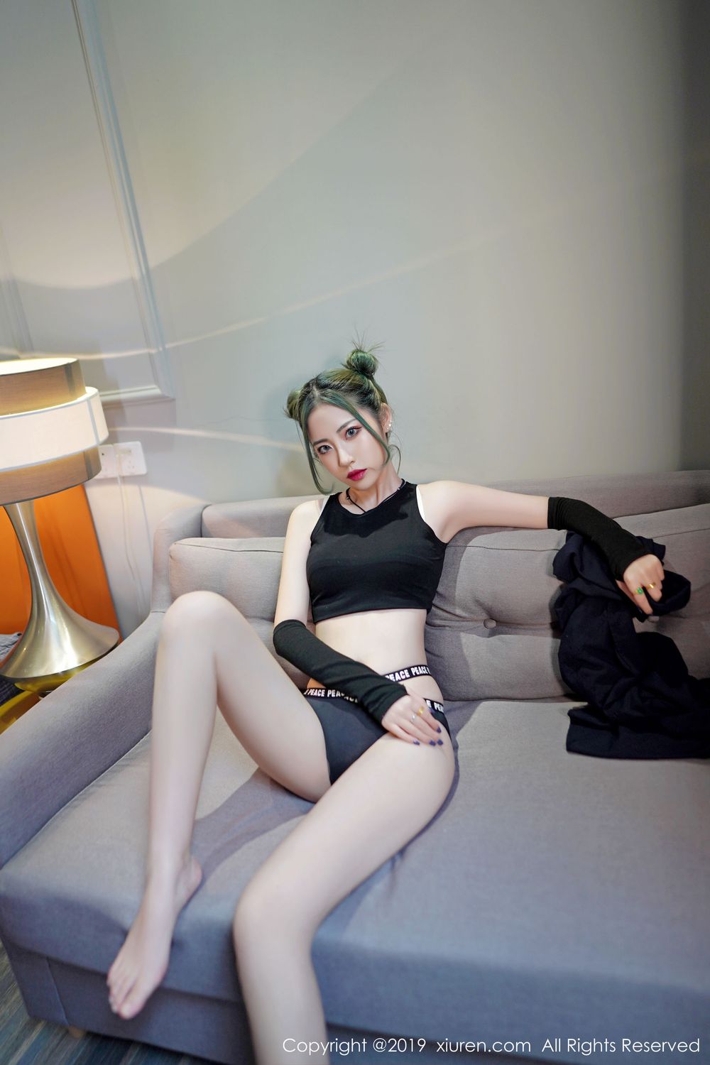 美女模特贾诗晗 - 修长美腿+小蛮腰系列性感写真