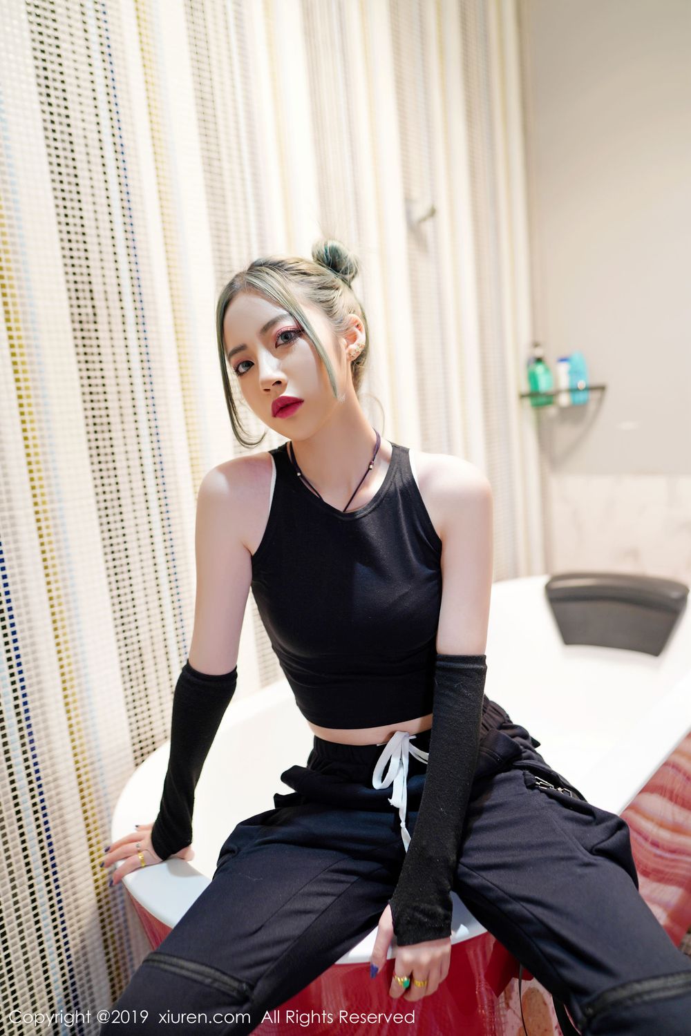 美女模特贾诗晗 - 修长美腿+小蛮腰系列性感写真