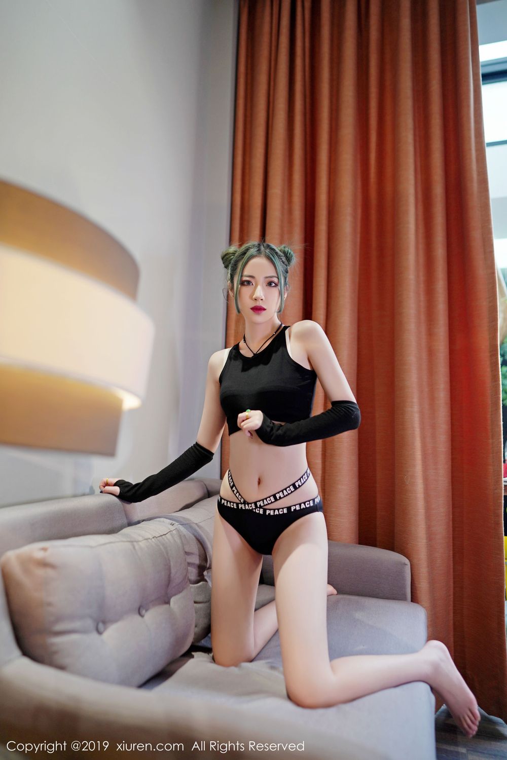 美女模特贾诗晗 - 修长美腿+小蛮腰系列性感写真