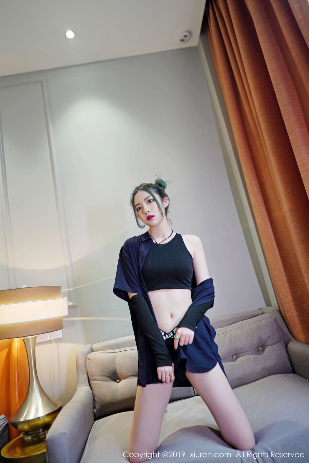 美女模特贾诗晗 - 修长美腿+小蛮腰系列性感写真