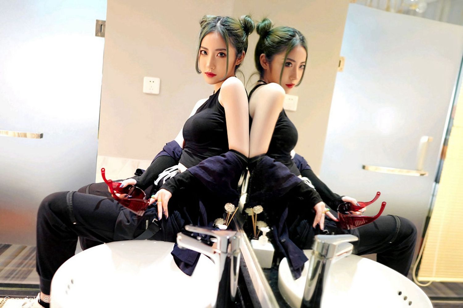 新人模特贾诗晗 - 清秀容颜+曼妙身材性感写真