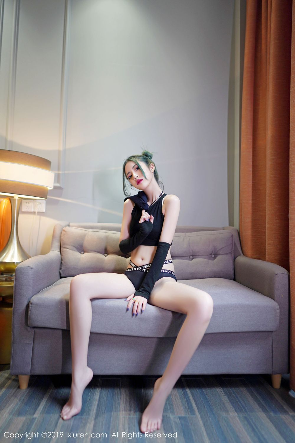美女模特贾诗晗 - 修长美腿+小蛮腰系列性感写真