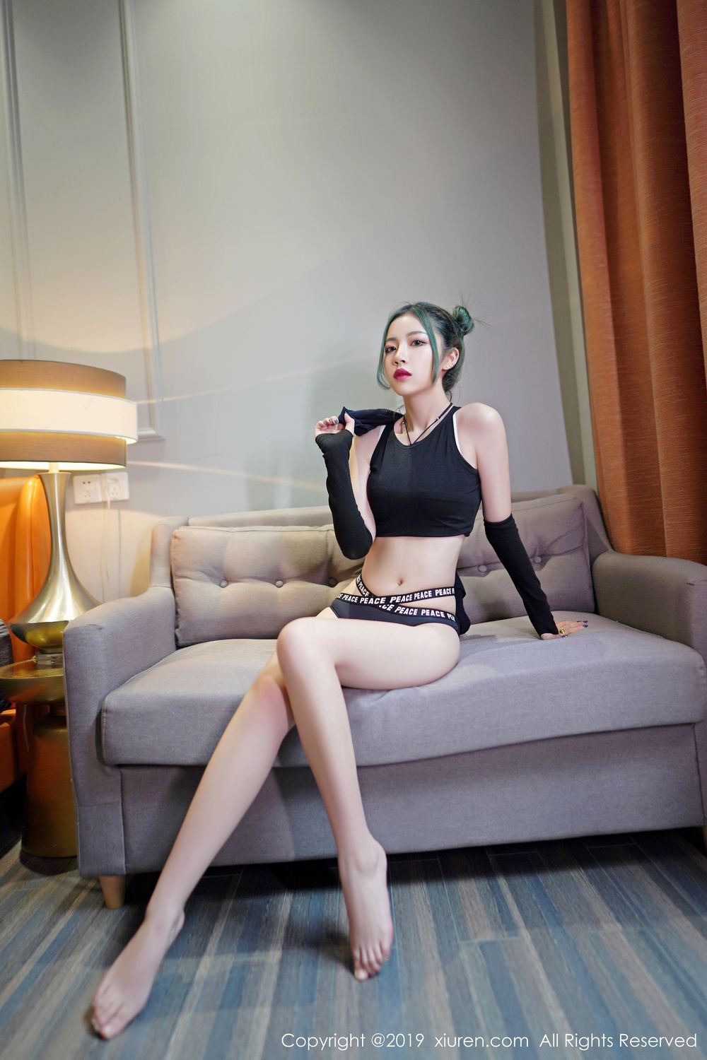美女模特贾诗晗 - 修长美腿+小蛮腰系列性感写真