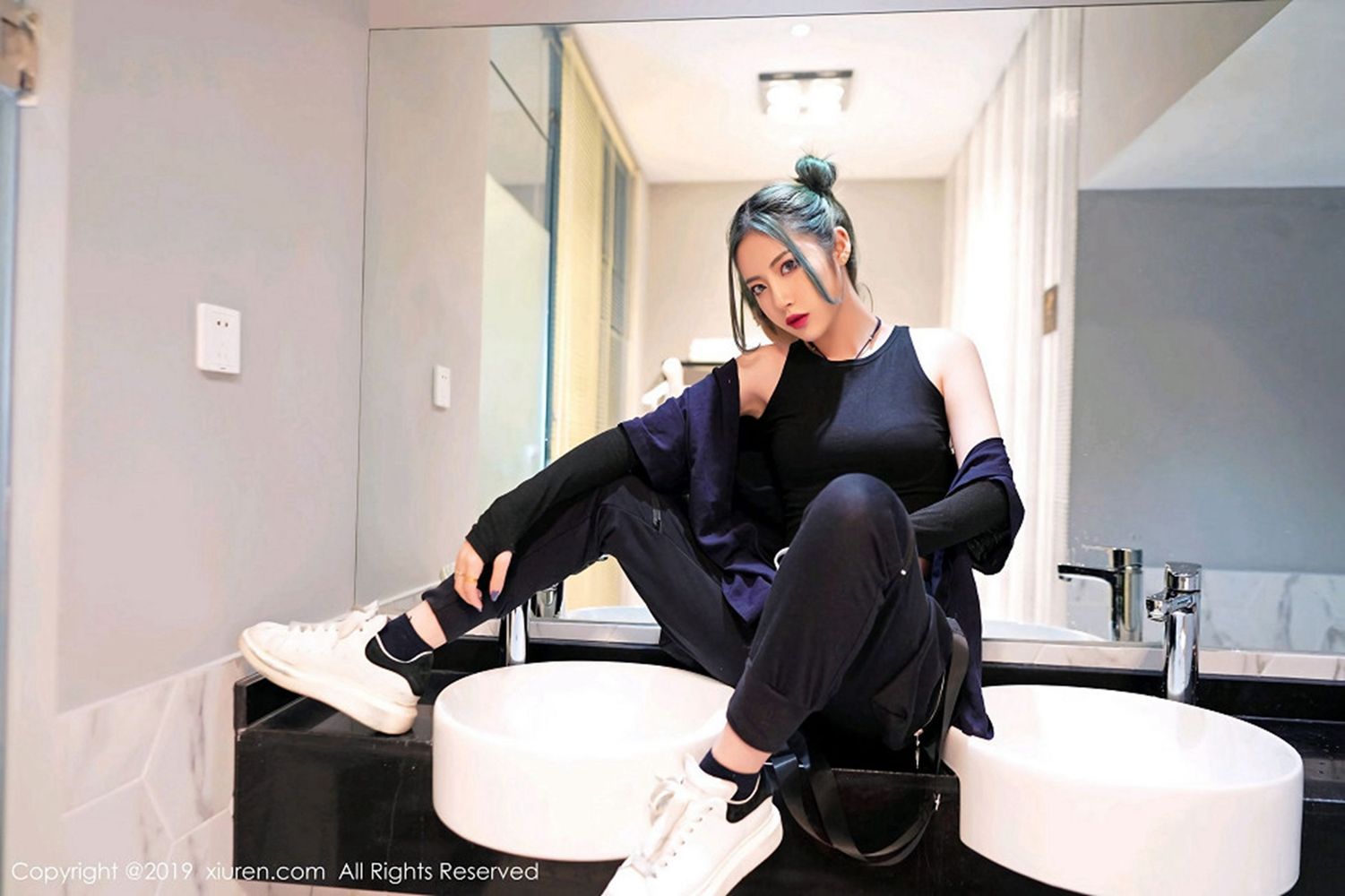 新人模特贾诗晗 - 清秀容颜+曼妙身材性感写真