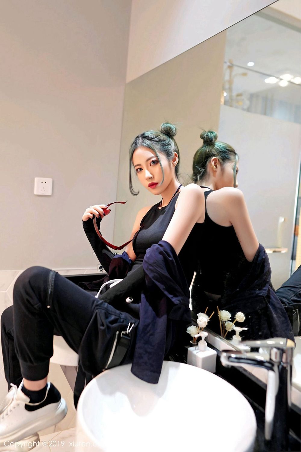新人模特贾诗晗 - 清秀容颜+曼妙身材性感写真