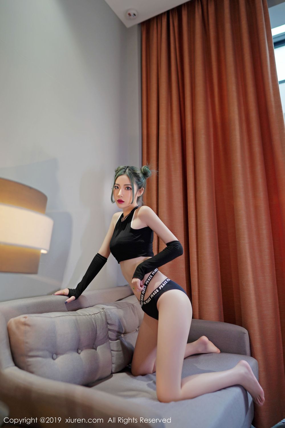 美女模特贾诗晗 - 修长美腿+小蛮腰系列性感写真
