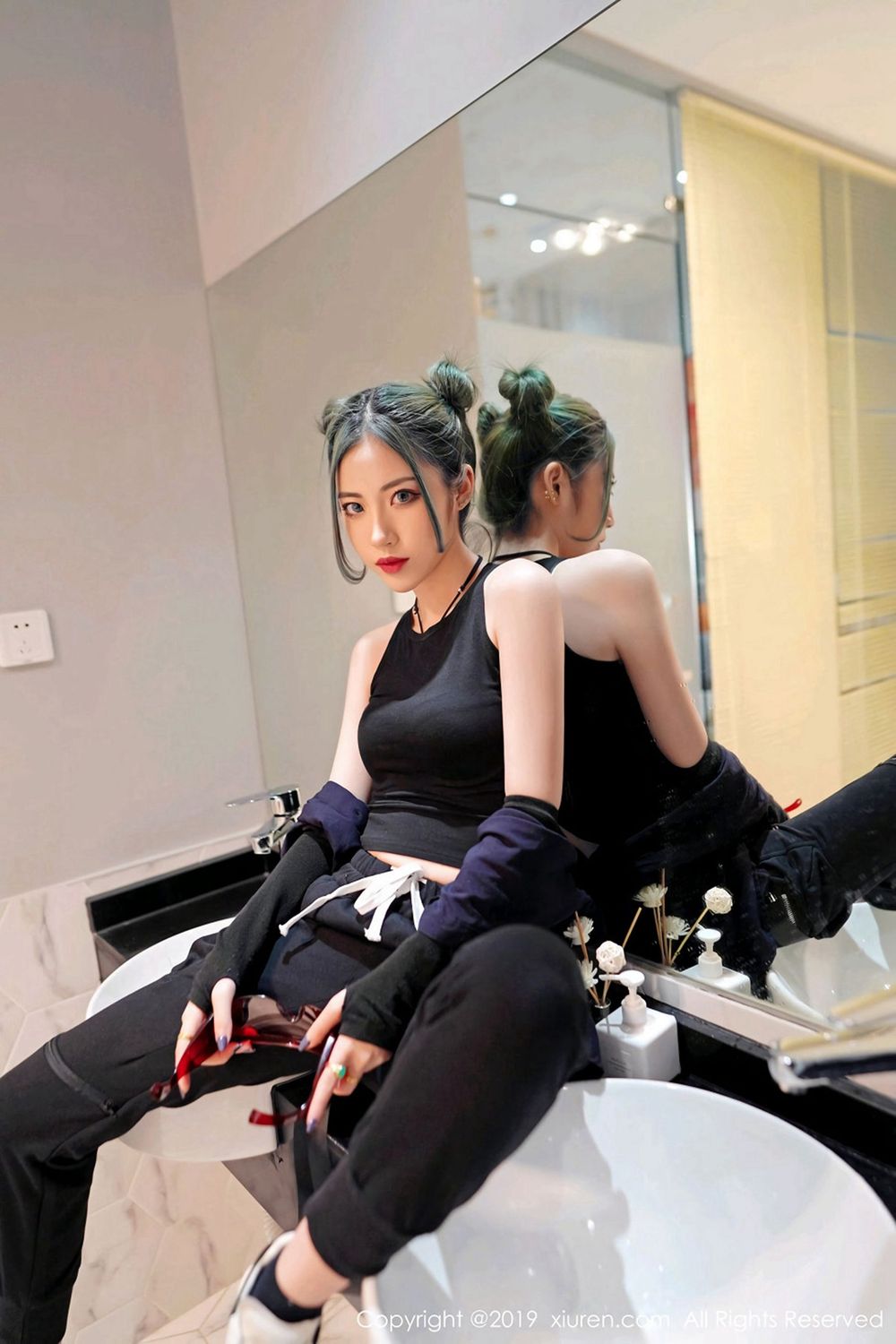 新人模特贾诗晗 - 清秀容颜+曼妙身材性感写真