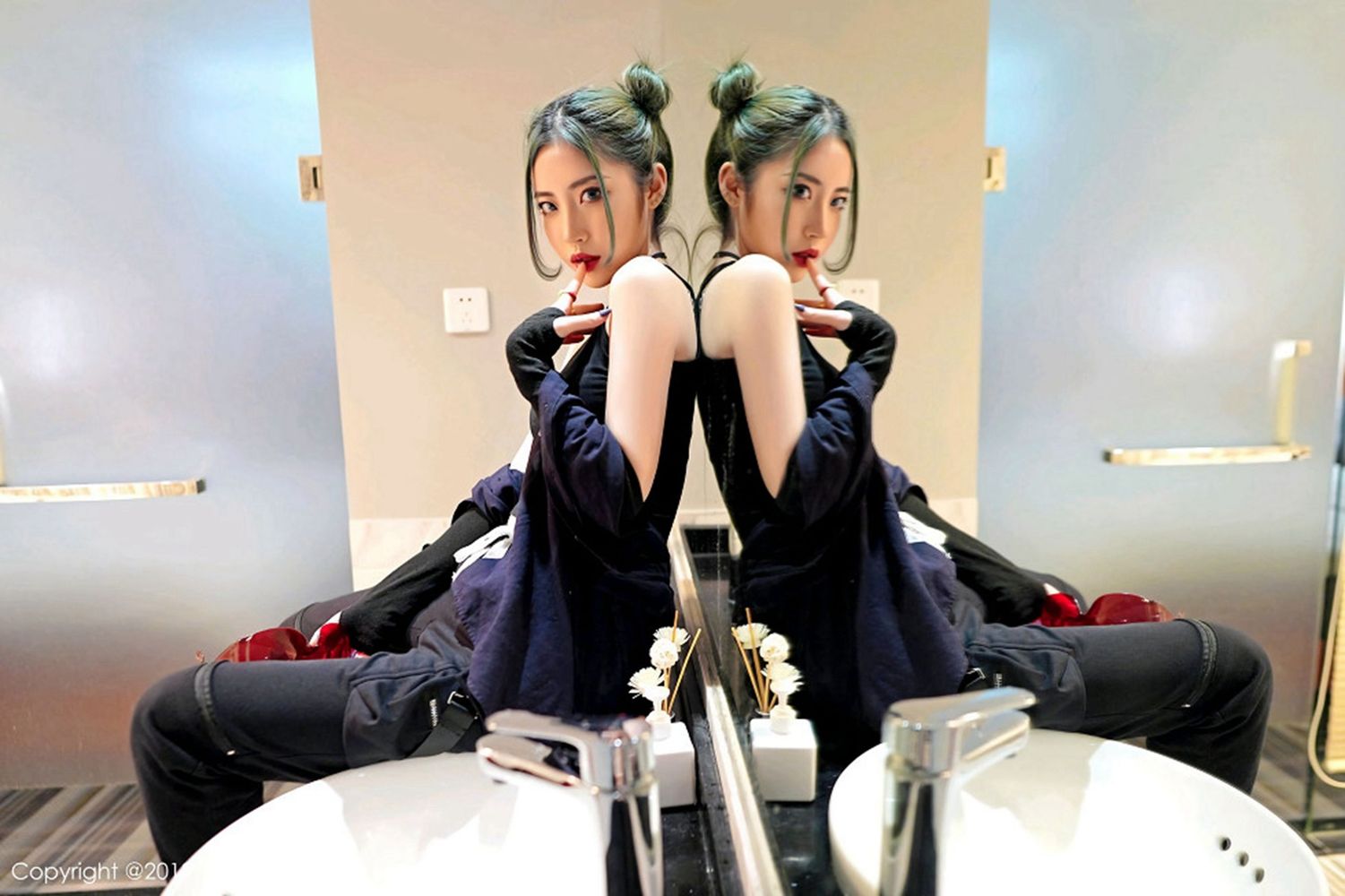 新人模特贾诗晗 - 清秀容颜+曼妙身材性感写真