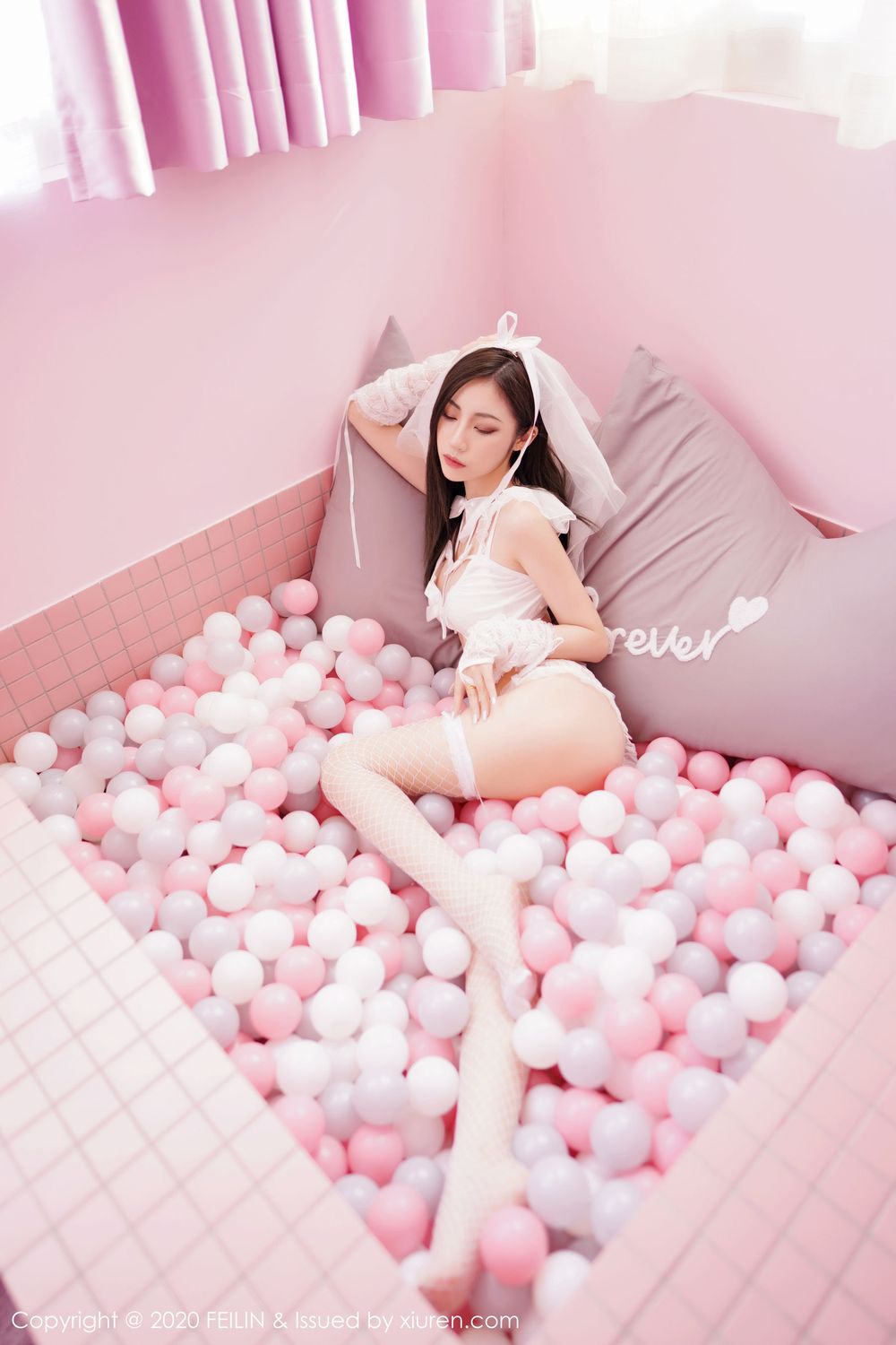 美女模特贾诗晗 - 白色婚纱+猫女装扮性感写真