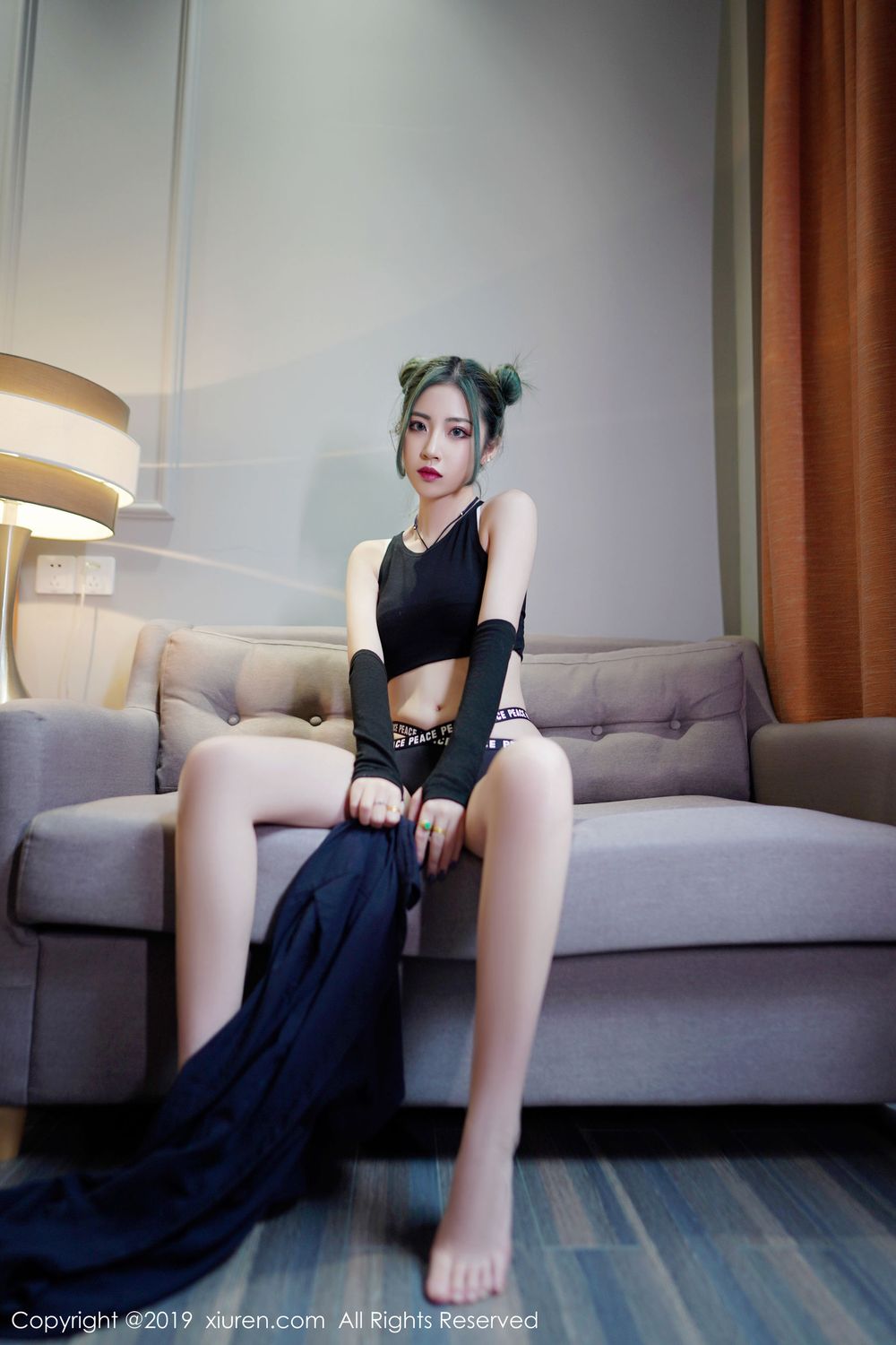 美女模特贾诗晗 - 修长美腿+小蛮腰系列性感写真
