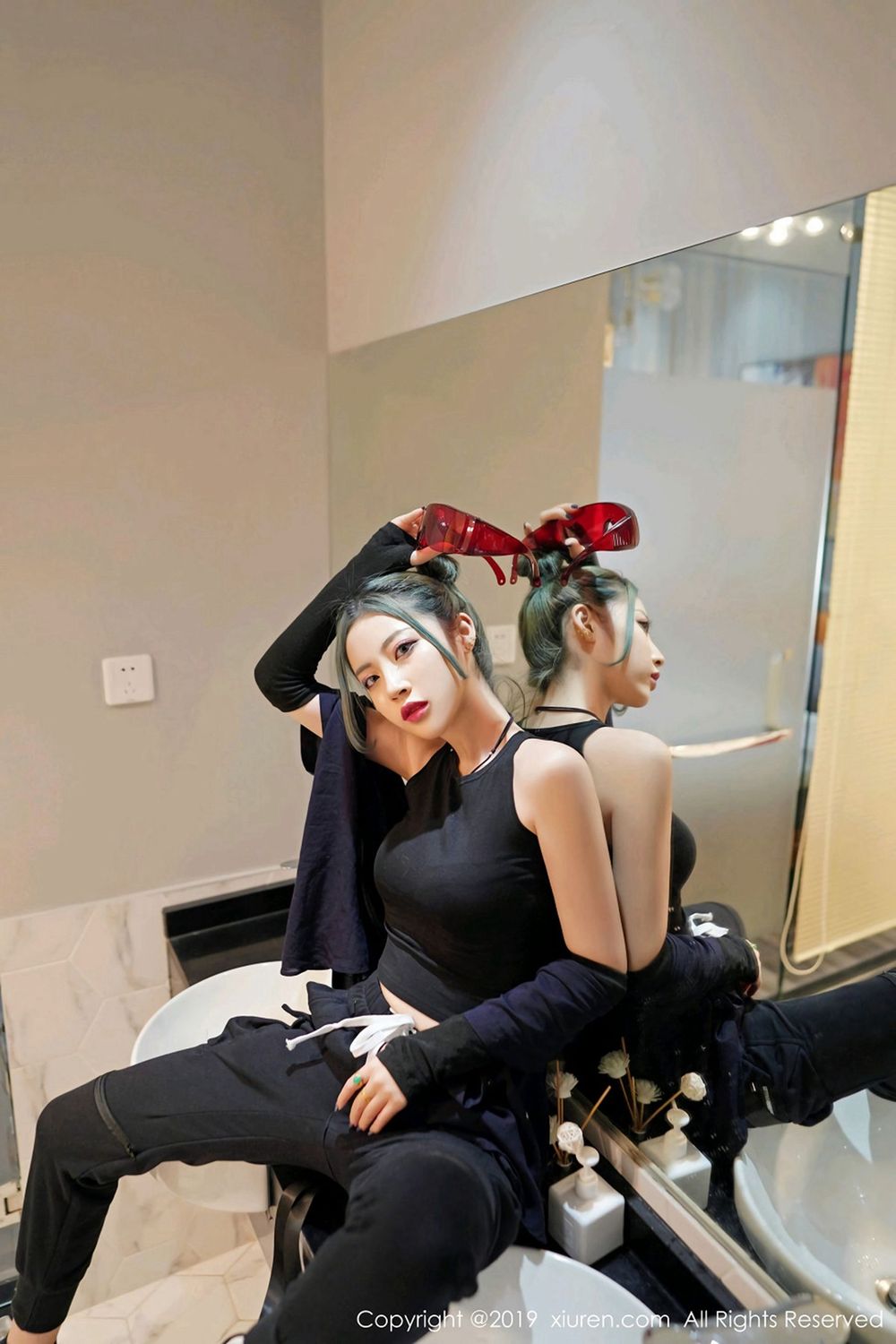 新人模特贾诗晗 - 清秀容颜+曼妙身材性感写真