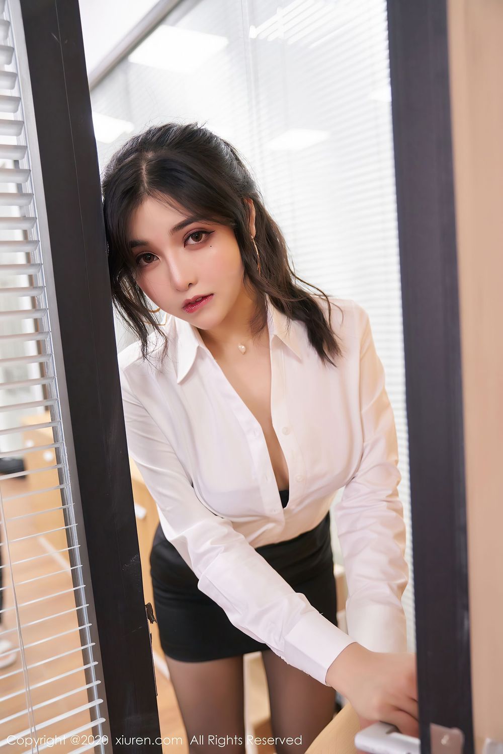 美女模特韩静安 - 黑丝美腿+职场OL系列性感写真
