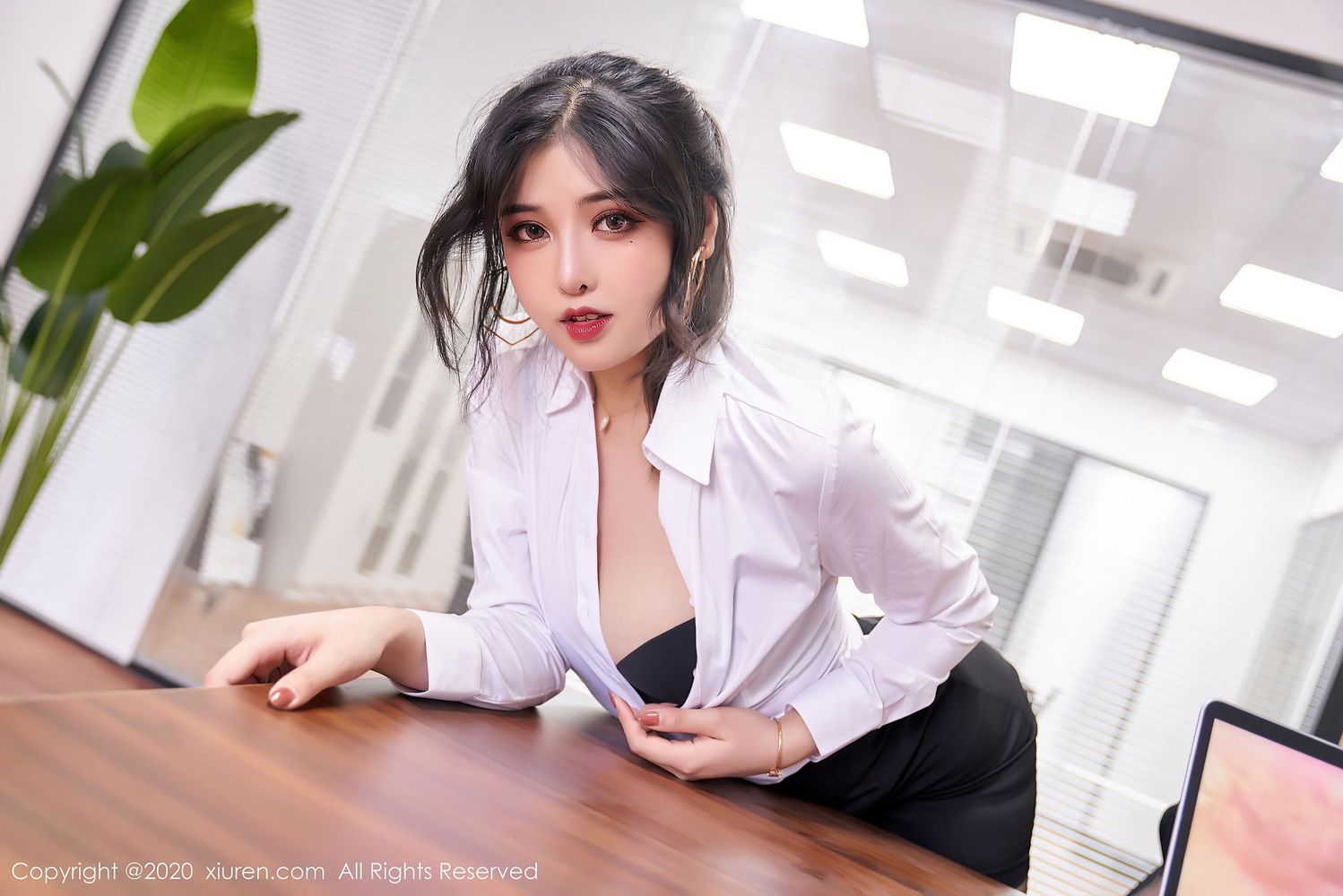 美女模特韩静安 - 黑丝美腿+职场OL系列性感写真