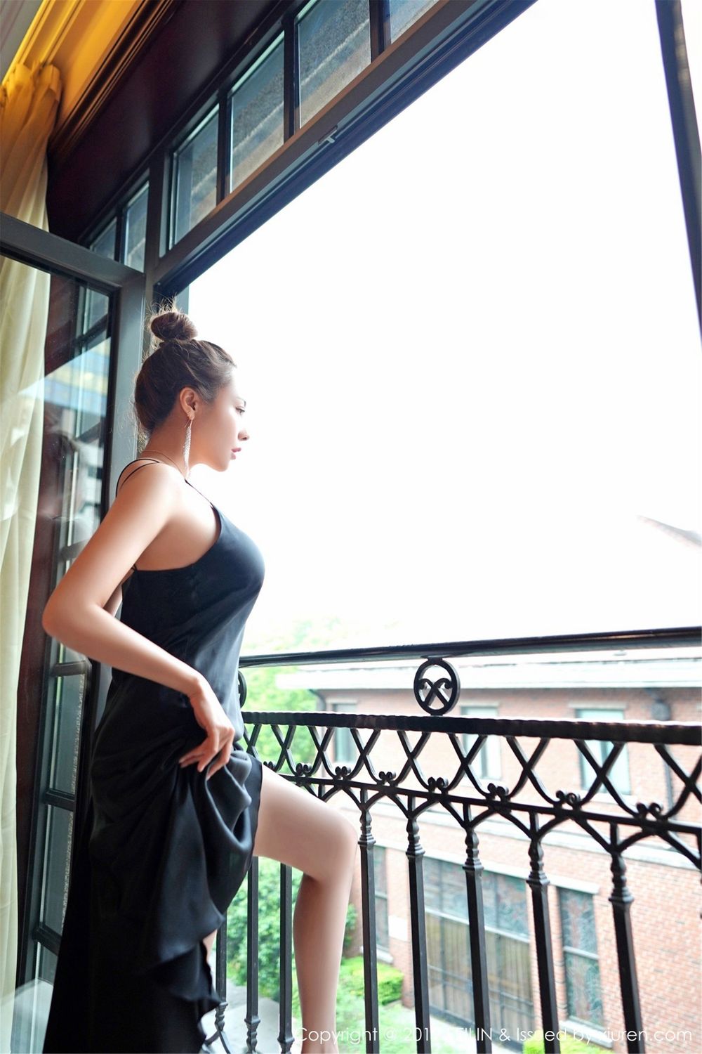 御姐果儿Victoria - 惹火身材+黑丝系列私房写真