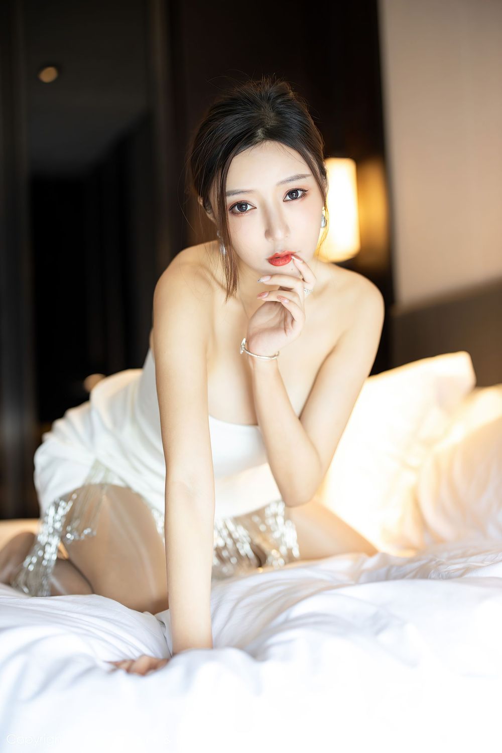 性感女神王馨瑶yanni - 抹胸服饰+丝足美腿江浙沪旅拍