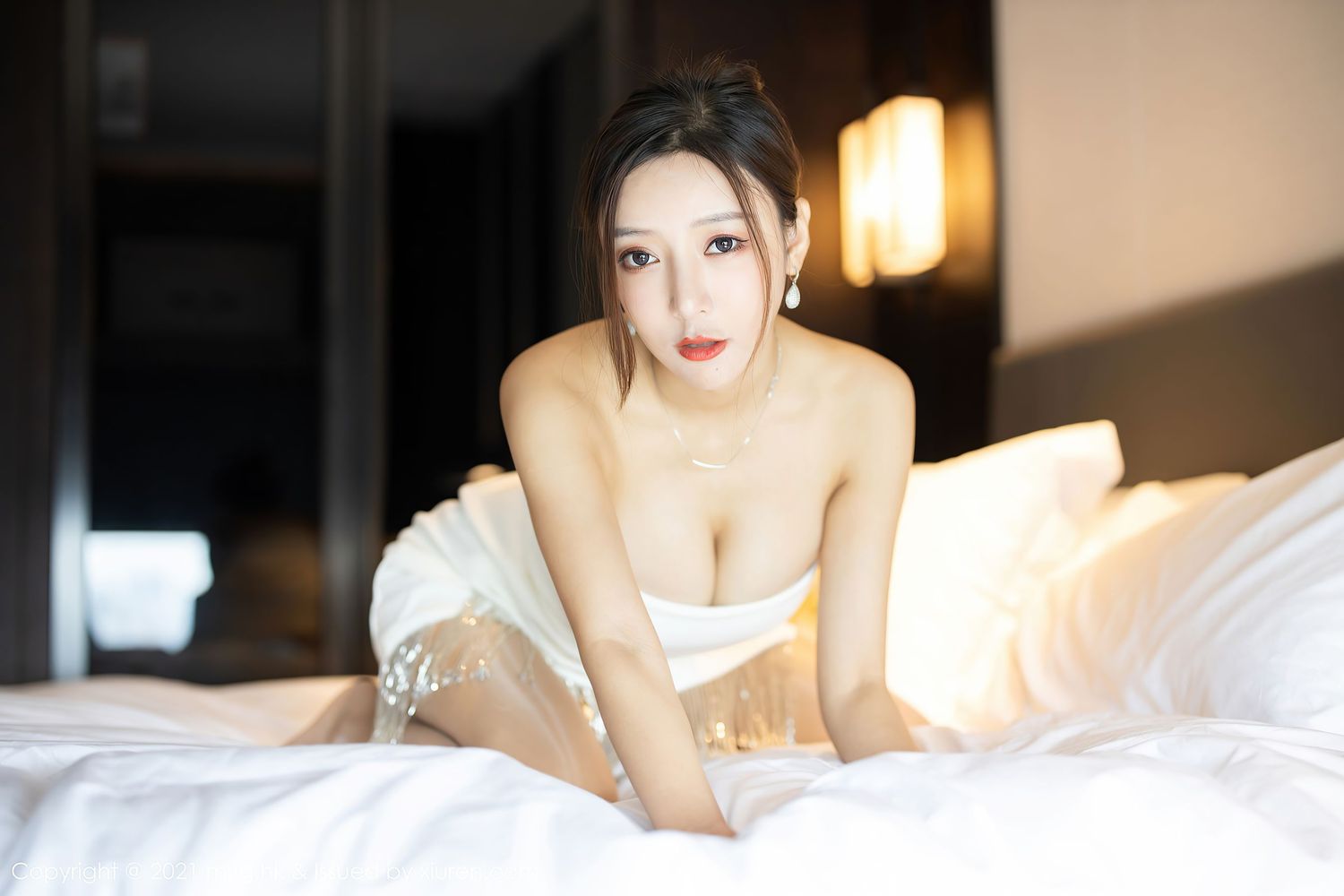 性感女神王馨瑶yanni - 抹胸服饰+丝足美腿江浙沪旅拍