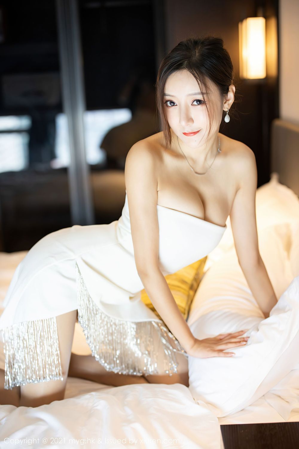 性感女神王馨瑶yanni - 抹胸服饰+丝足美腿江浙沪旅拍