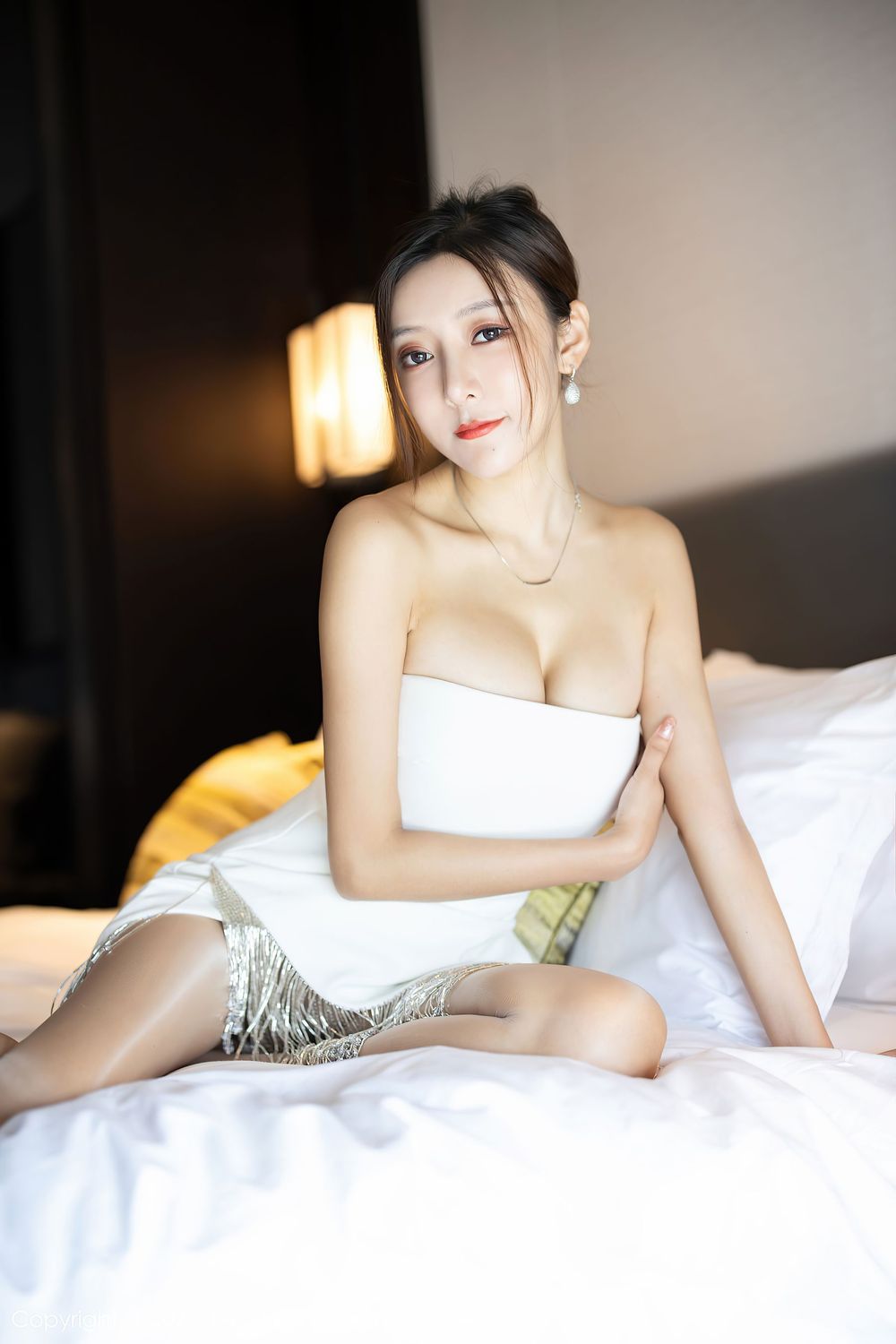 性感女神王馨瑶yanni - 抹胸服饰+丝足美腿江浙沪旅拍