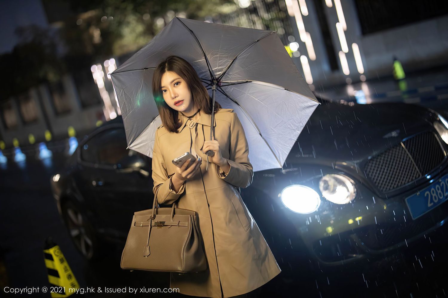 性感女神绮里嘉Carina - 美女雨夜打车主题写真