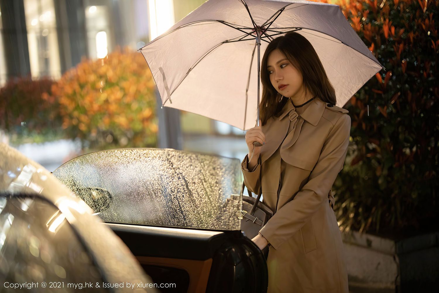 性感女神绮里嘉Carina - 美女雨夜打车主题写真