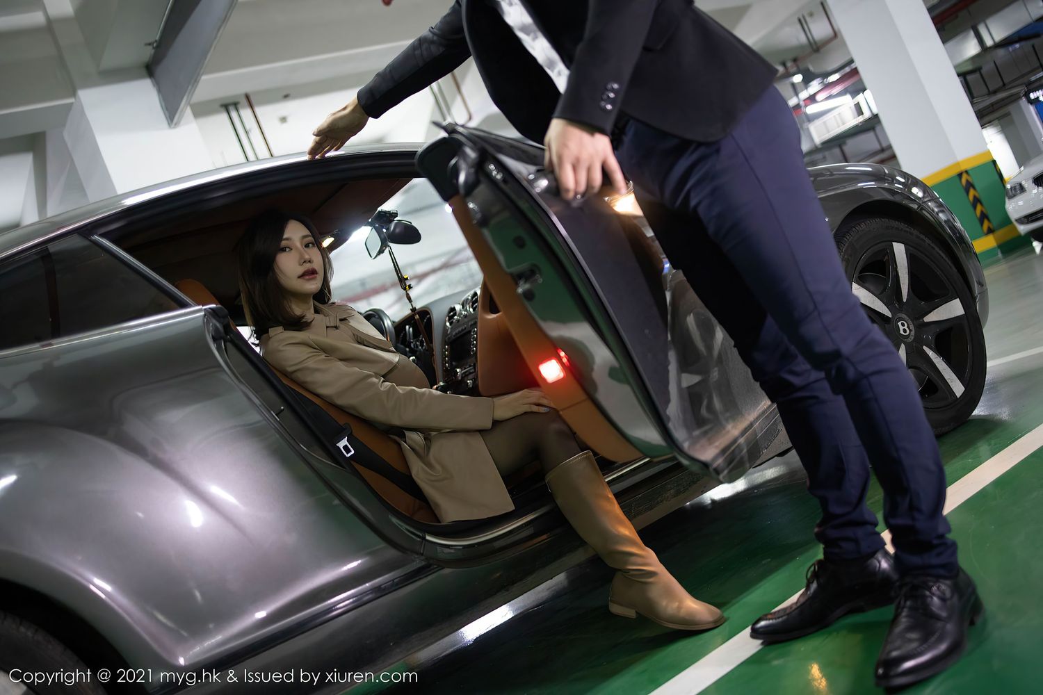 性感女神绮里嘉Carina - 美女雨夜打车主题写真
