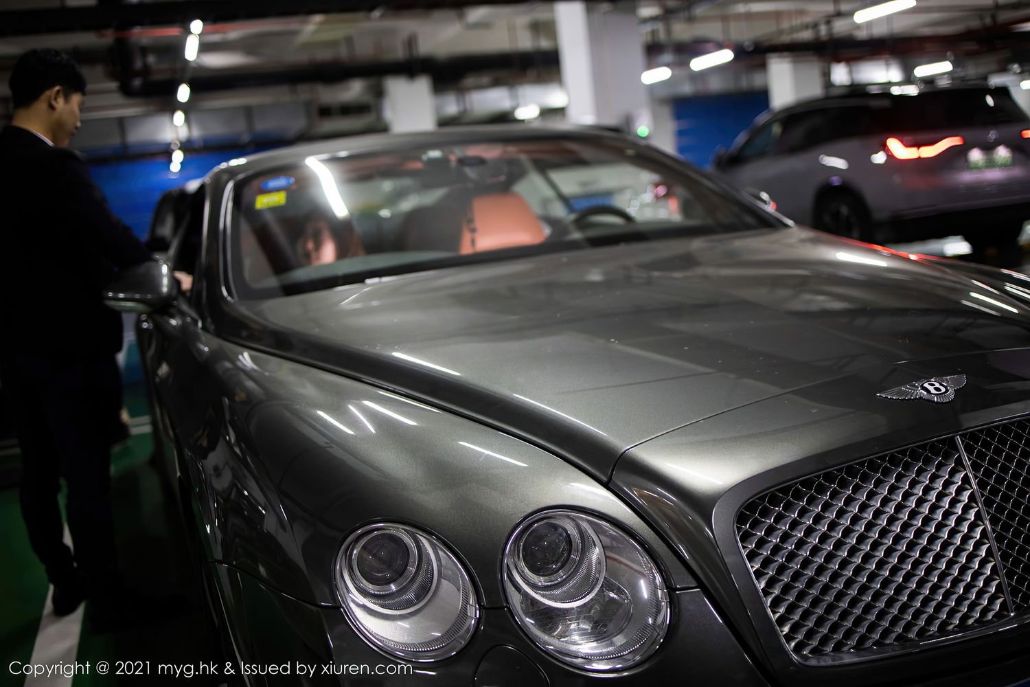 性感女神绮里嘉Carina - 美女雨夜打车主题写真