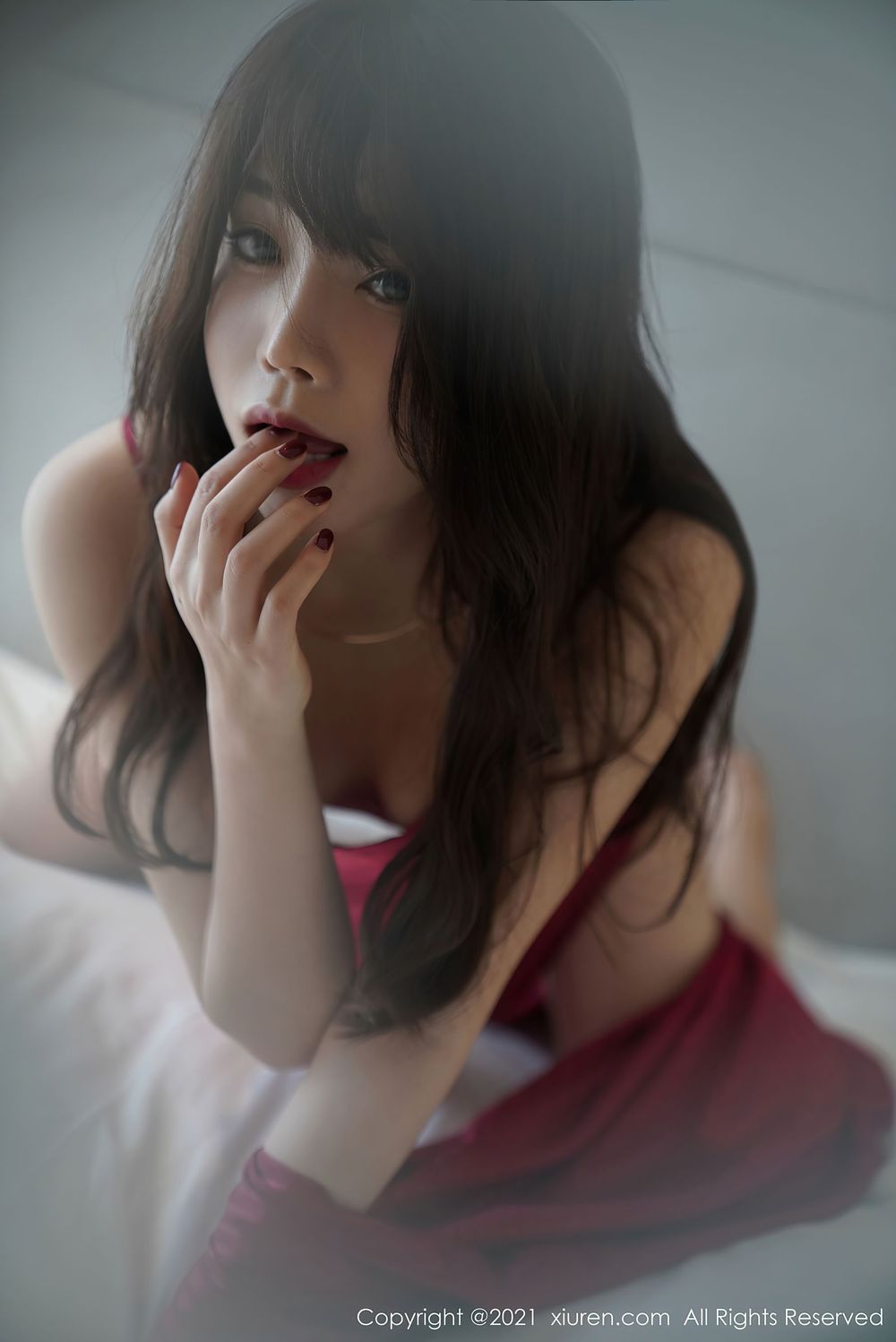 性感女神芝芝Booty - 猩红睡衣+女友视觉澳门旅拍