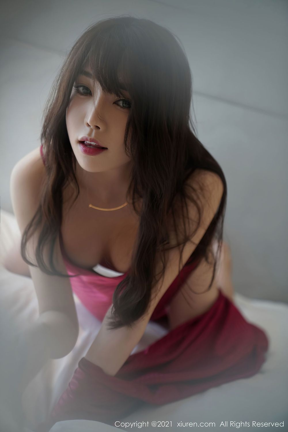 性感女神芝芝Booty - 猩红睡衣+女友视觉澳门旅拍