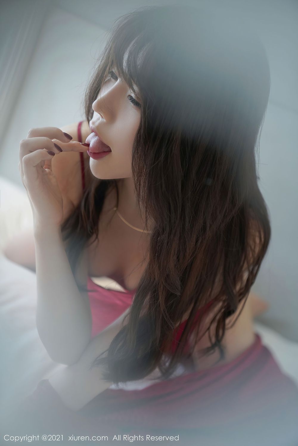 性感女神芝芝Booty - 猩红睡衣+女友视觉澳门旅拍
