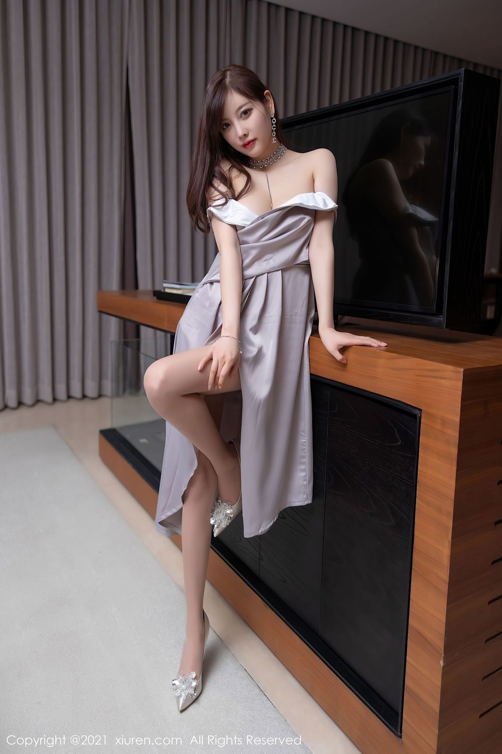 性感女神杨晨晨Yome - 华丽礼裙+朦胧丝袜私房写真