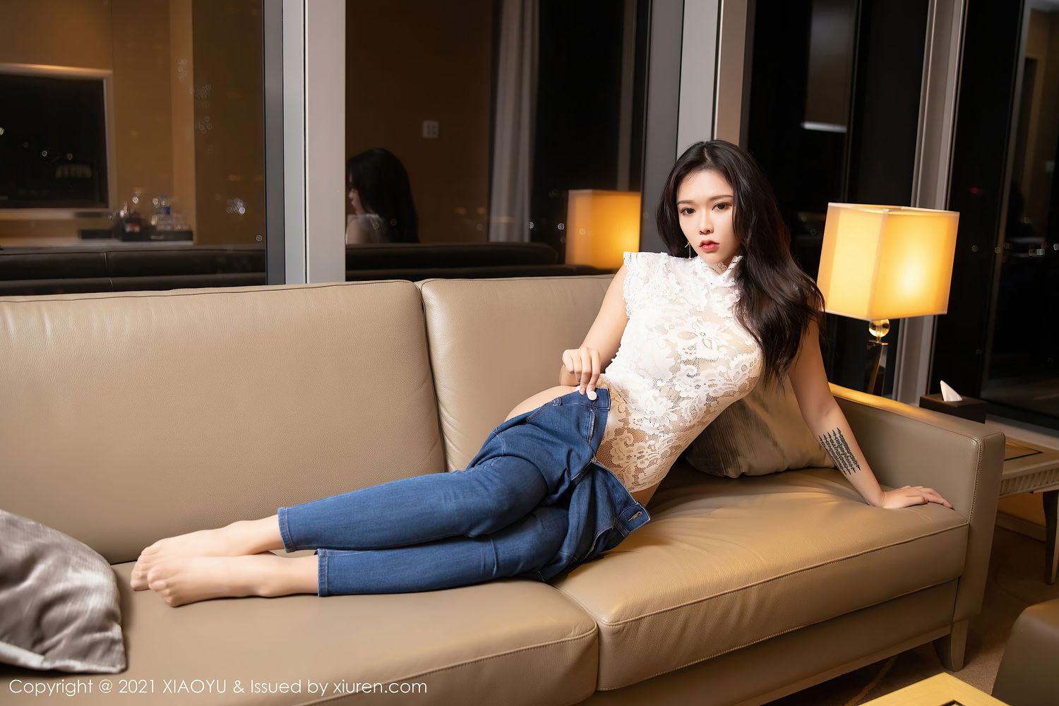 美女模特小娜比 - 直率牛仔裤+车拍主题性感写真