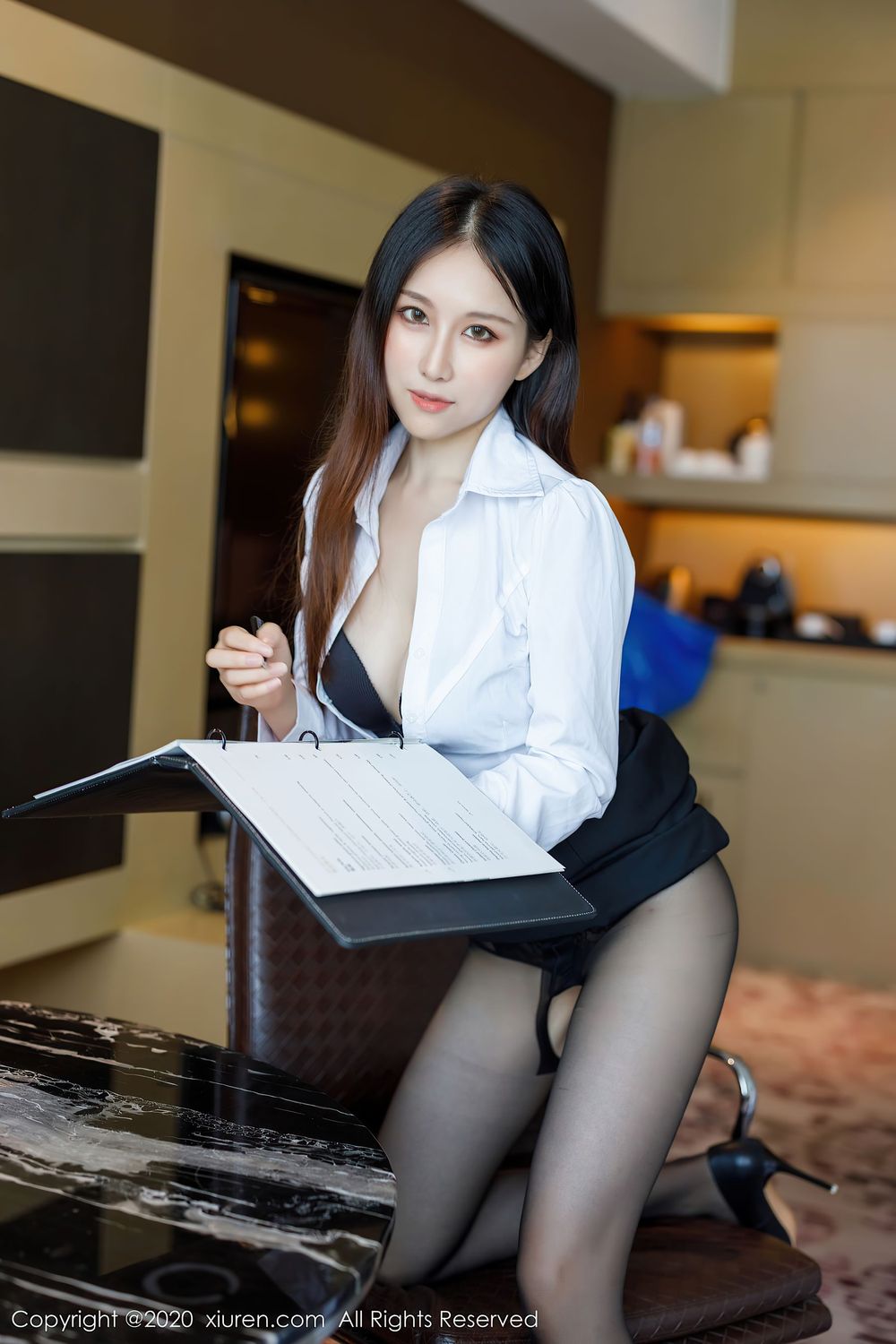 美女模特月音瞳 - 白衬衫+秘书OL系列性感写真