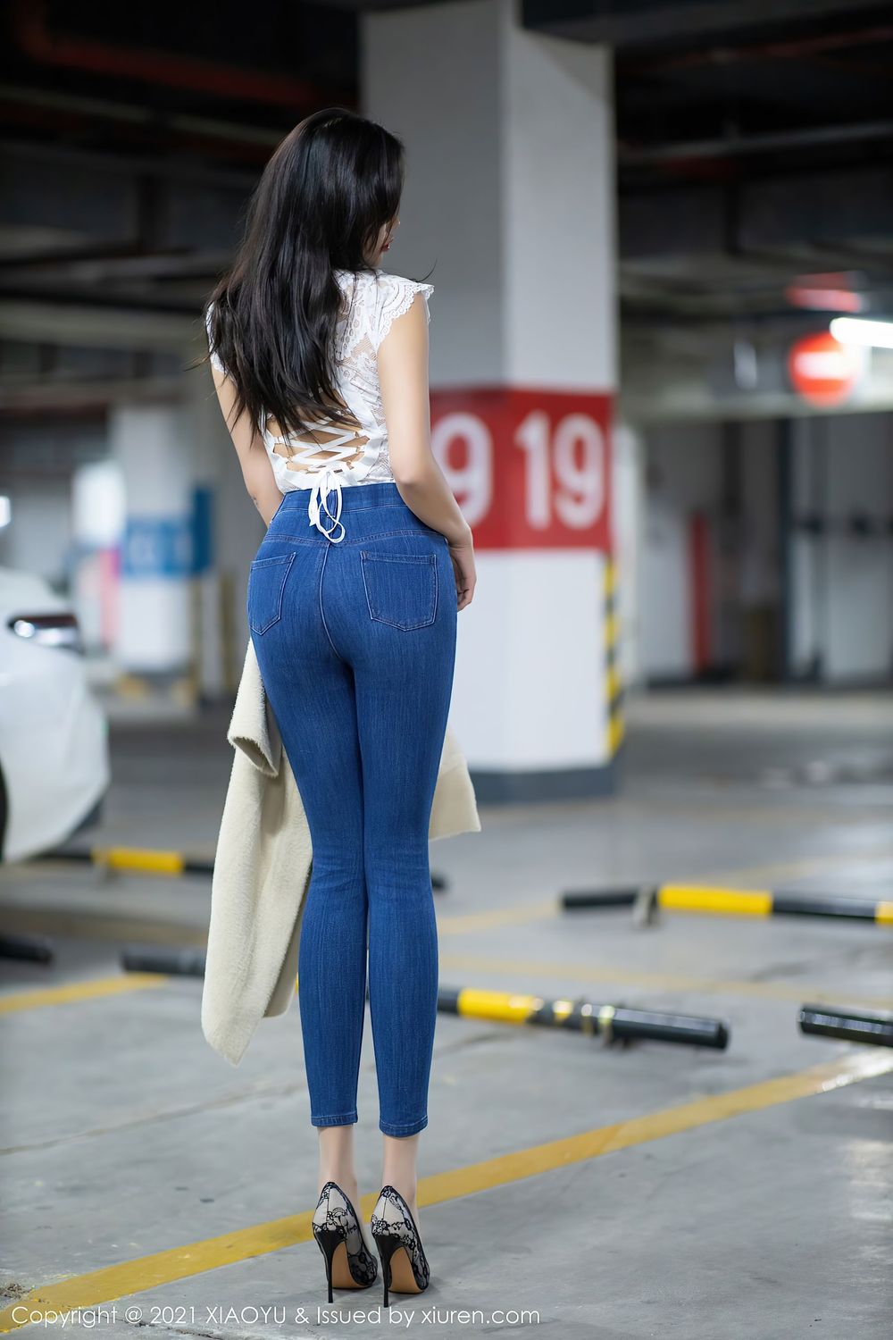 美女模特小娜比 - 直率牛仔裤+车拍主题性感写真