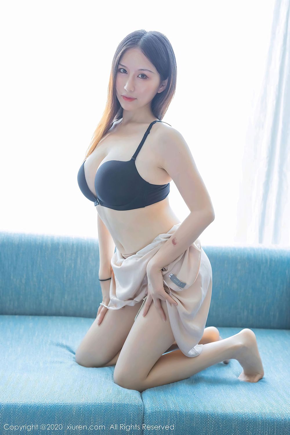 美女模特月音瞳 - 性感吊裙+丝袜美腿极致写真
