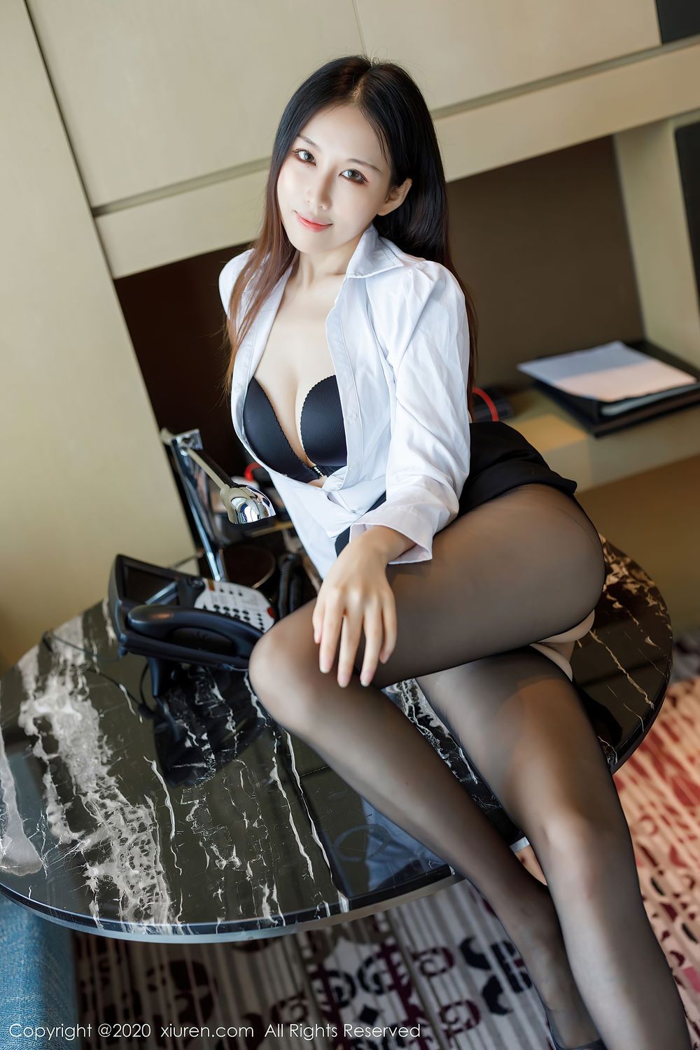 美女模特月音瞳 - 白衬衫+秘书OL系列性感写真