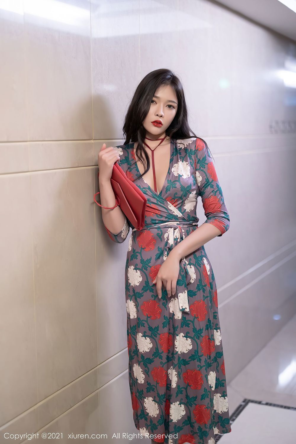 美女模特小娜比 - 华丽长裙+内衣系列性感写真