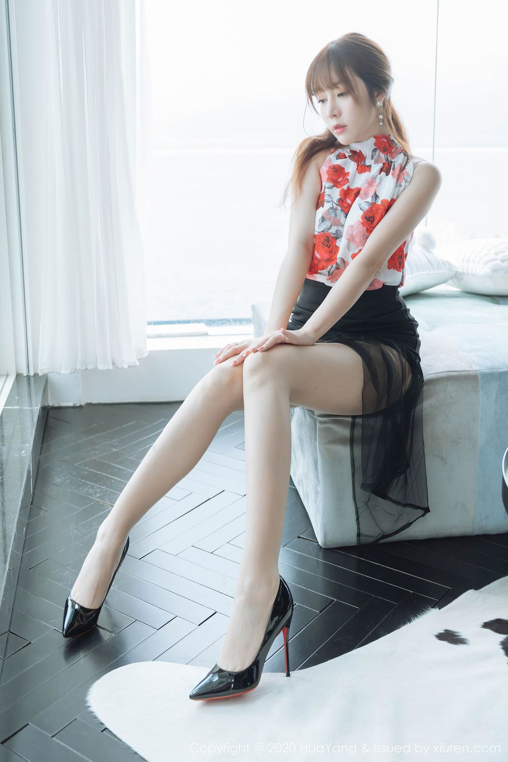 性感女神王雨纯 - 鲜艳上衣+短裙+丝足系列三亚旅拍
