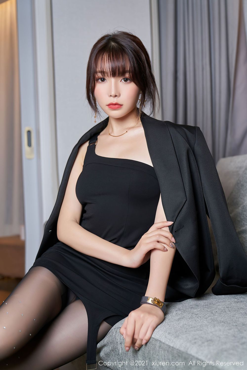 性感女神芝芝Booty - 黑丝美腿+西服OL系列写真