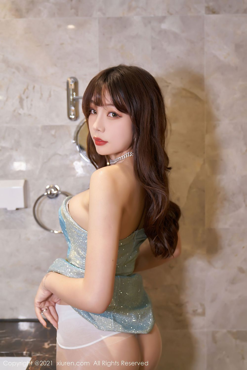 性感模特芝芝Booty - 抹胸礼裙+闪亮丝袜系列写真