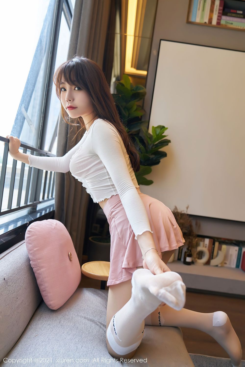 性感女神芝芝Booty - 粉色短裙+丝袜系列娇艳写真